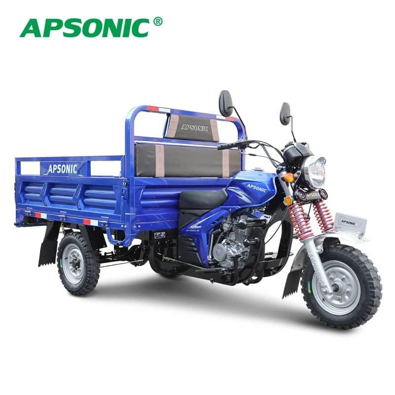 C. Tricycles (3 roues)